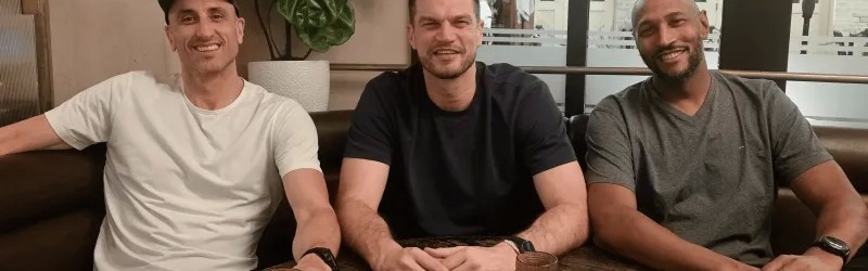 xcsports杏彩体育-吉诺比利晒出和斯普利特、迪奥合影：和老朋友们叙旧太棒了