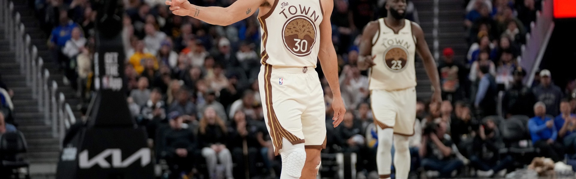 杏彩体育-科尔：库里参与了全部训练 打马刺不会上场打骑士可能性也不大